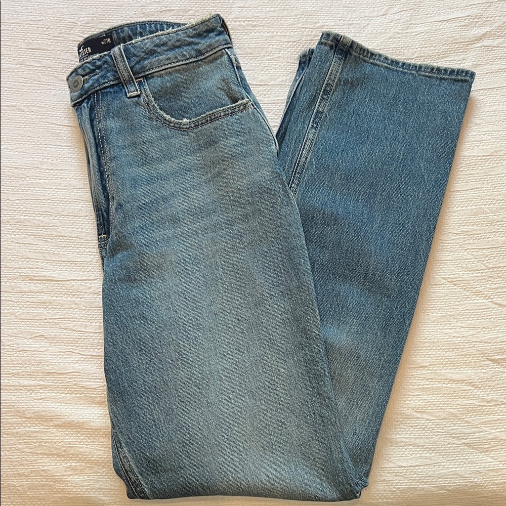 Hollister Women’s Ultra High-Rise 90s Straight Jeans